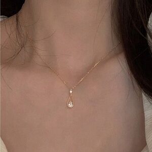 BRAND NEW💧French style dainty water drop shape gold necklace with rhinestones